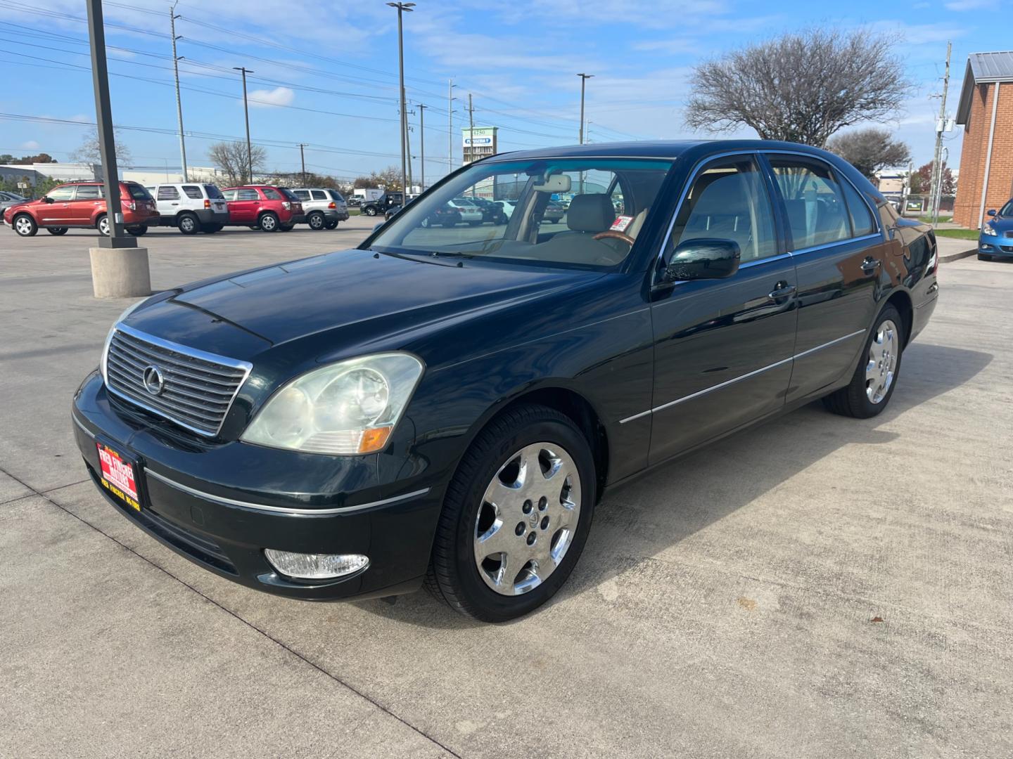 2001 blue /TAN Lexus LS 430 Sedan (JTHBN30F410) with an 4.3L V8 DOHC 32V engine, 5-Speed Automatic Overdrive transmission, located at 14700 Tomball Parkway 249, Houston, TX, 77086, (281) 444-2200, 29.928619, -95.504074 - Photo#2